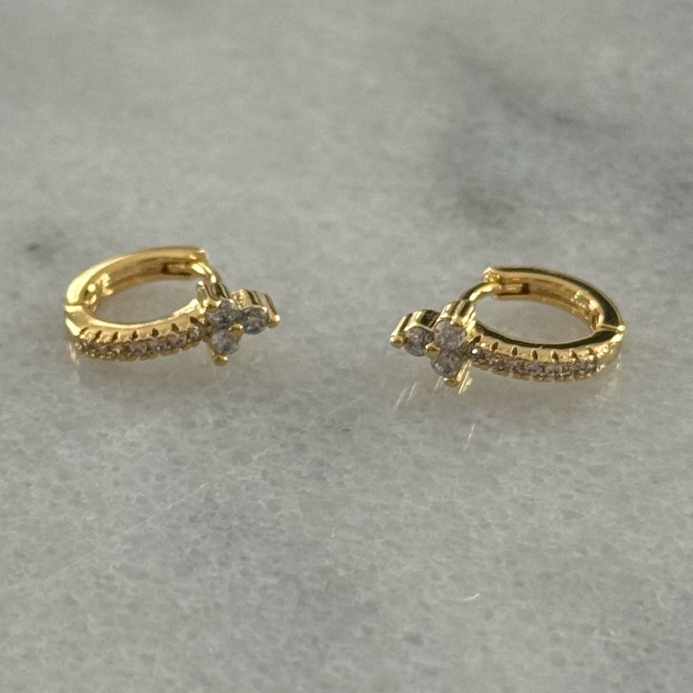 Gold Flower Crystal Pave Small Huggie Hoop Earrings 

Brand New - Picture 2 of 5